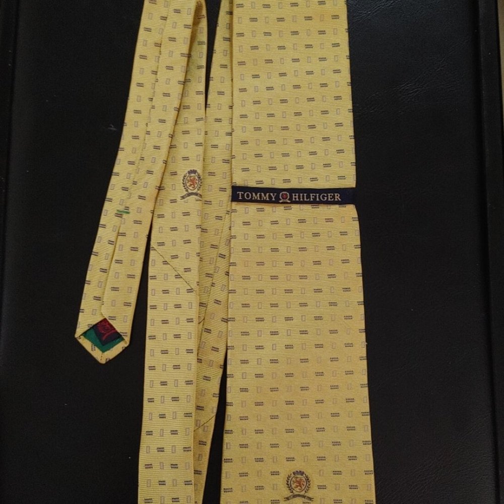 Tommy Hilfiger Men's Gold Silk Logo Tie